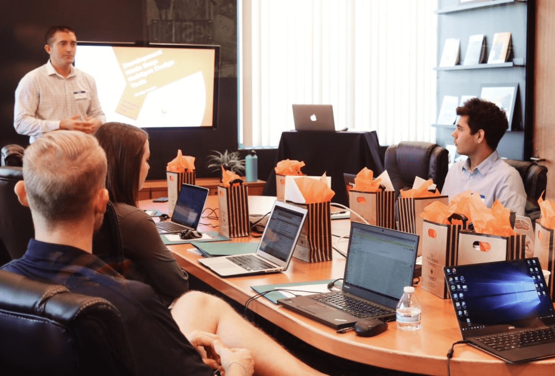 How to encourage knowledge sharing in the workplace